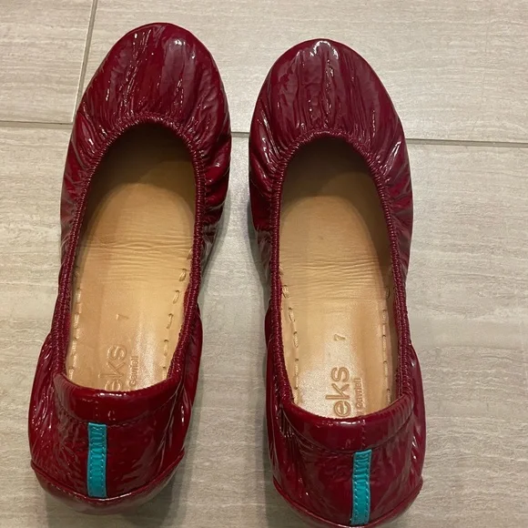 Tieks Women's Ruby Red Patent Flats 7 - Picture 2 of 3